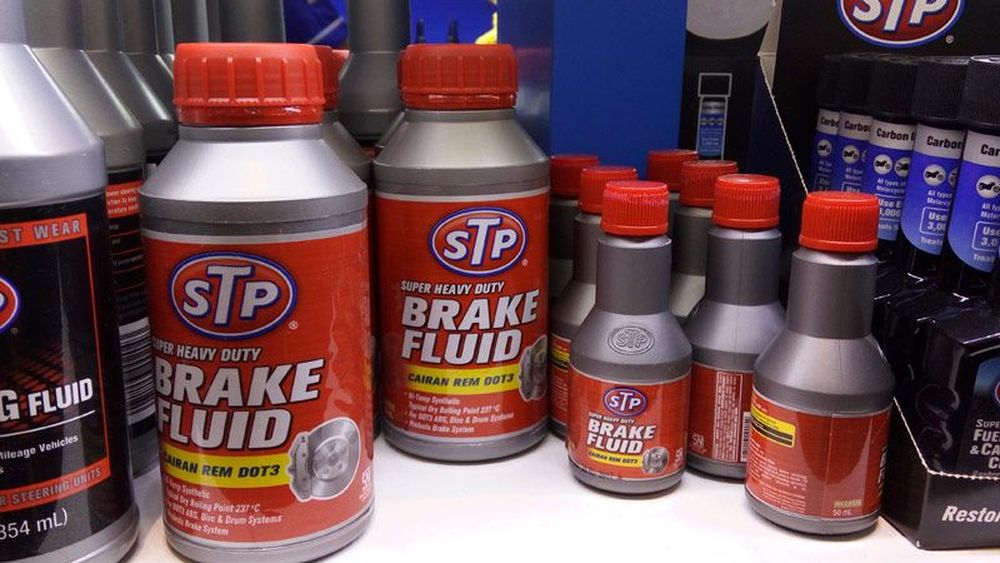 STP Brake Fluid  dan Turtle Wax dengan Kemasan Baru 