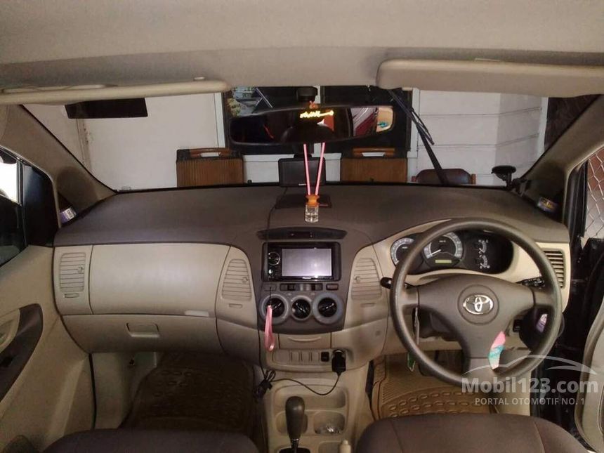 2010 Toyota Kijang Innova G Luxury MPV