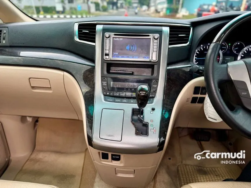 2013 Toyota Alphard G MPV