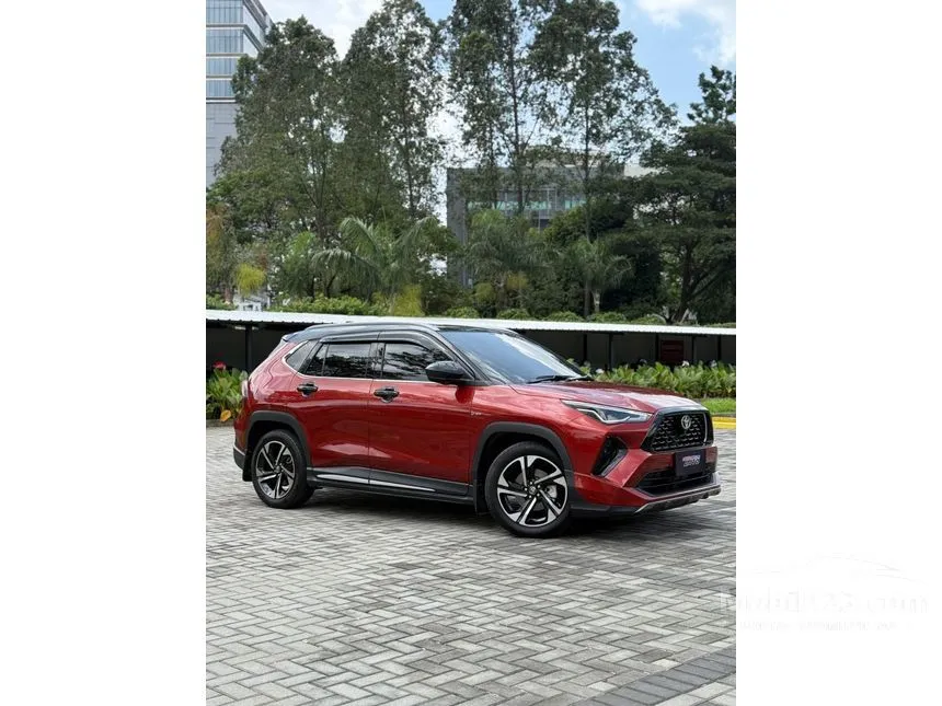 2025 Toyota Yaris Cross S HV SUV