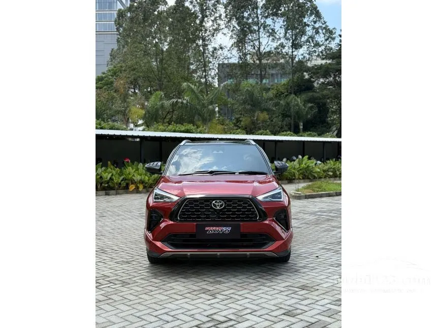 2025 Toyota Yaris Cross S HV SUV