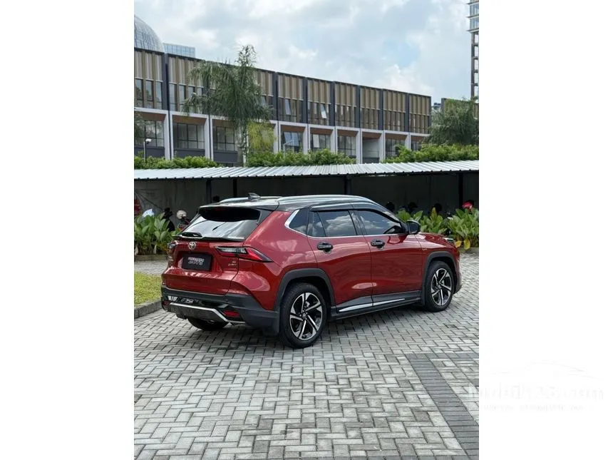 2025 Toyota Yaris Cross S HV SUV