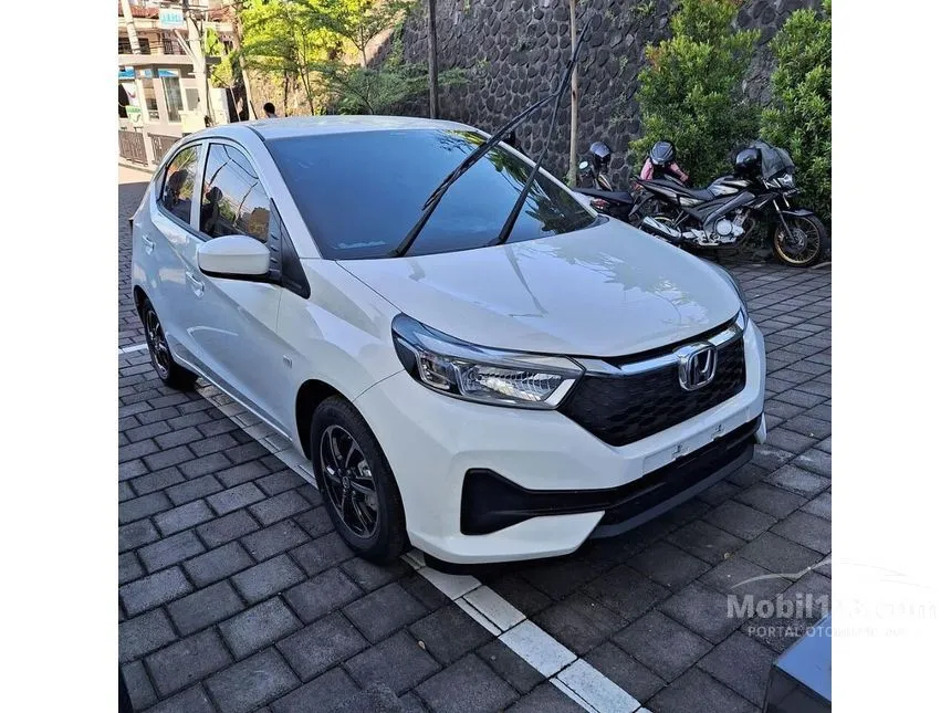 Jual Mobil Honda Brio 2023 E Satya 1.2 di Jawa Timur Automatic Hatchback Putih Rp 183.300.000