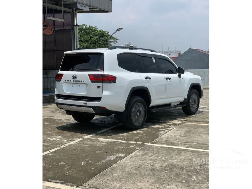 2026 Toyota Land Cruiser 300 GR-S (Premium Colour) SUV