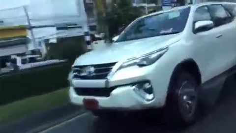 SPIED: All-New 2016 Toyota Fortuner Spotted On Thailand Roads