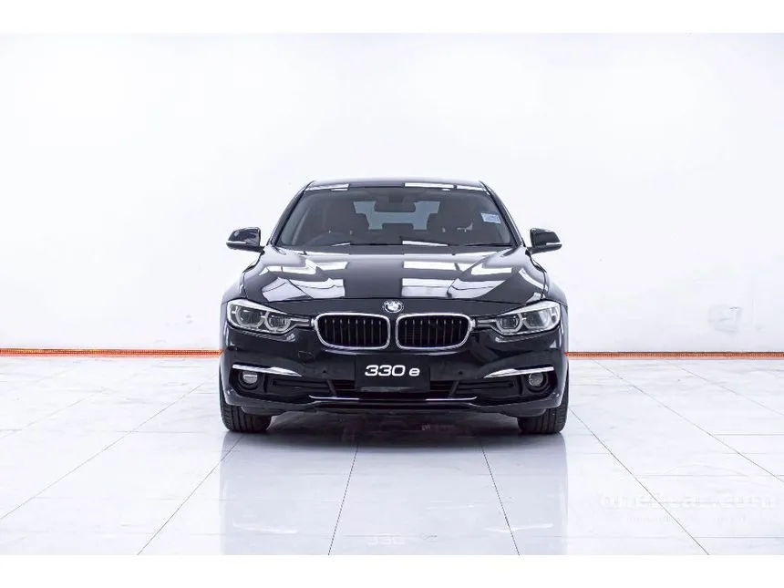 2017 BMW 330e Luxury Sedan