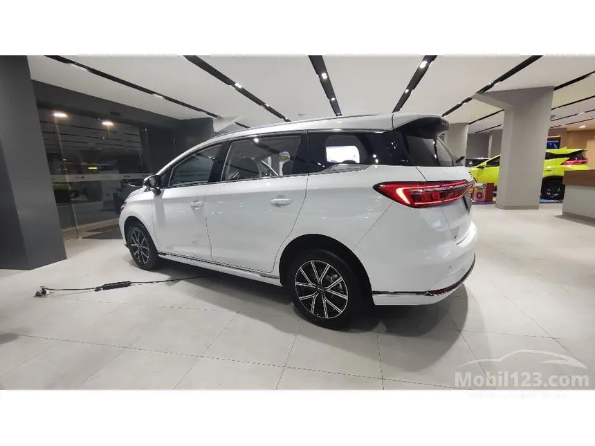 2025 BYD M6 Standard 7 Seater MPV