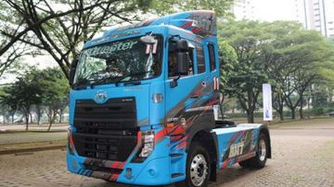UD Trucks Quester Resmi Gunakan Ban Bridgestone EMSA