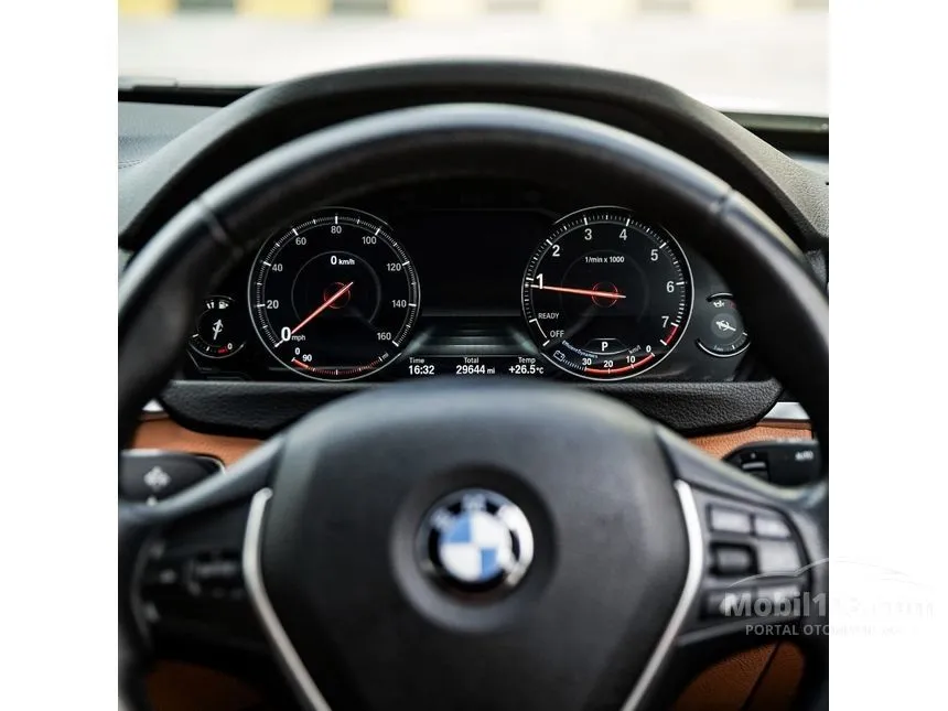 2018 BMW 320i Luxury Sedan