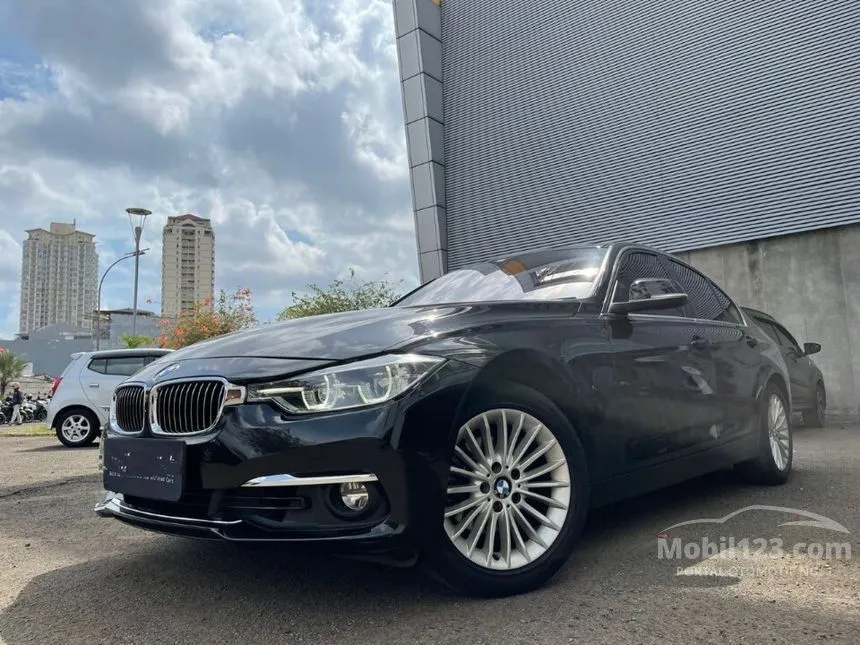 Jual Mobil BMW 320i 2018 Luxury 2.0 di DKI Jakarta Automatic Sedan ...
