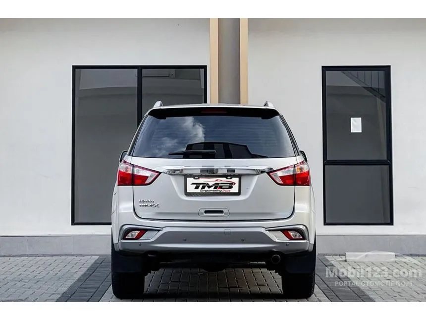 2018 Isuzu MU-X Premiere SUV